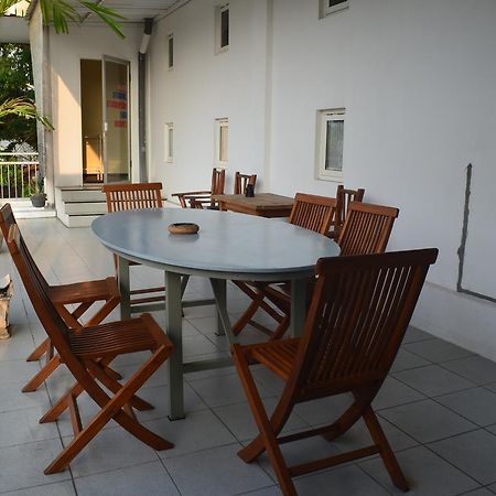 Huize Jon Hostel Malang Exterior photo