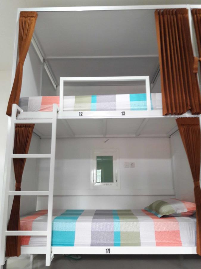 Huize Jon Hostel Malang Exterior photo