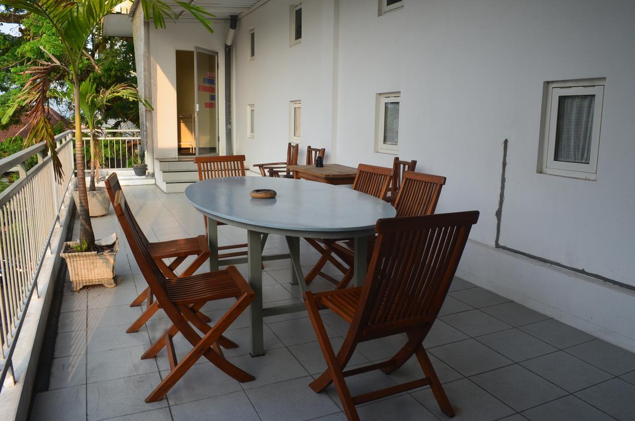 Huize Jon Hostel Malang Exterior photo