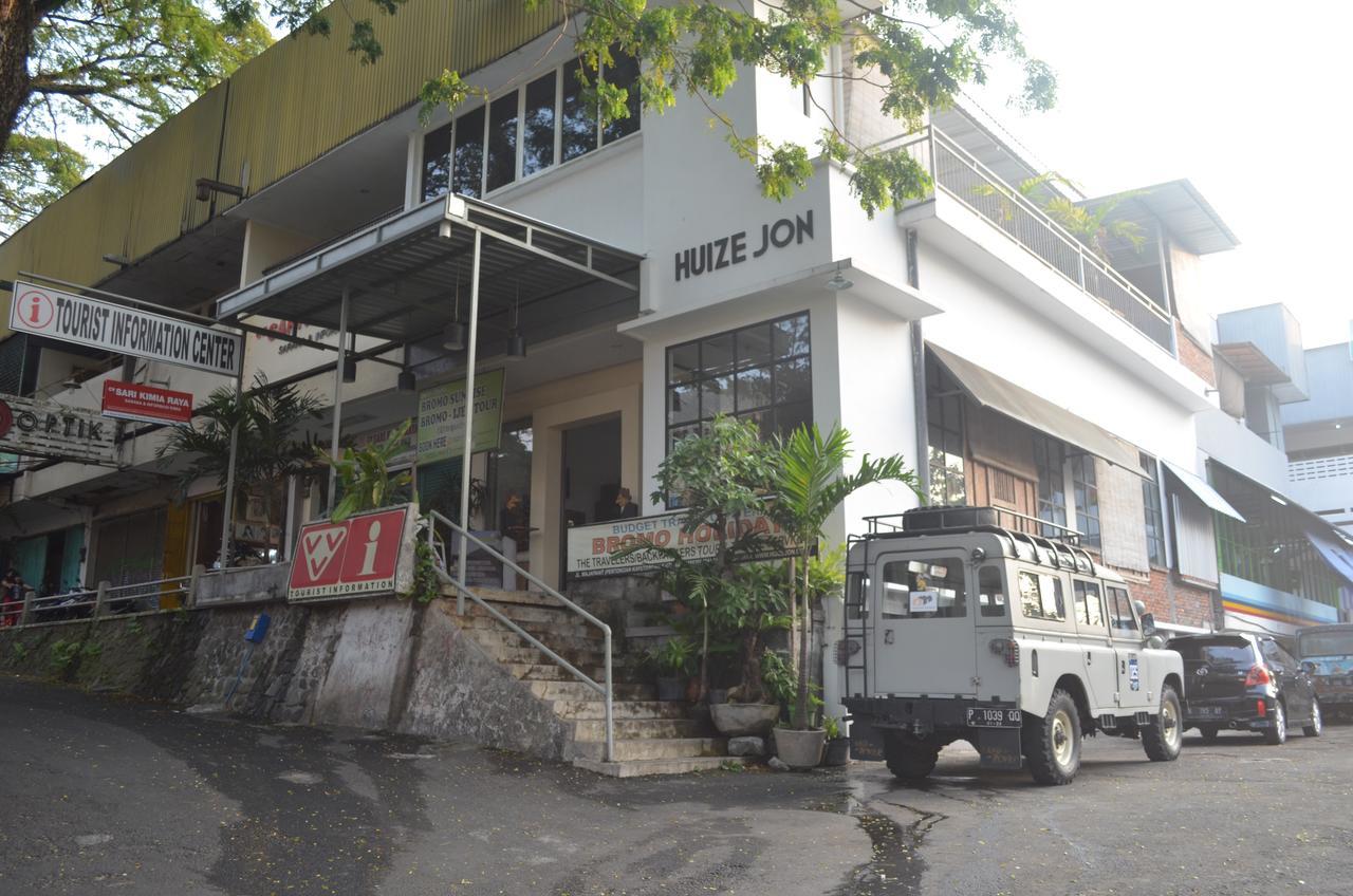 Huize Jon Hostel Malang Exterior photo